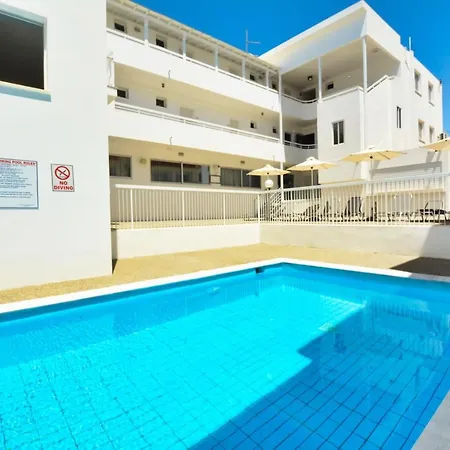 Barbara Apts Aparthotel *